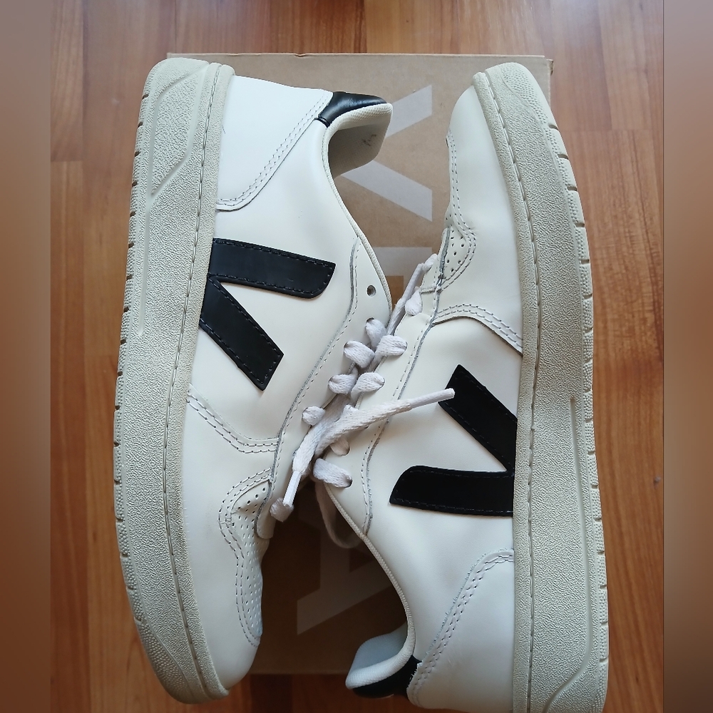 Veja Shoes Campo Sneaker (Women) Chrome-free leather and contrast logo details